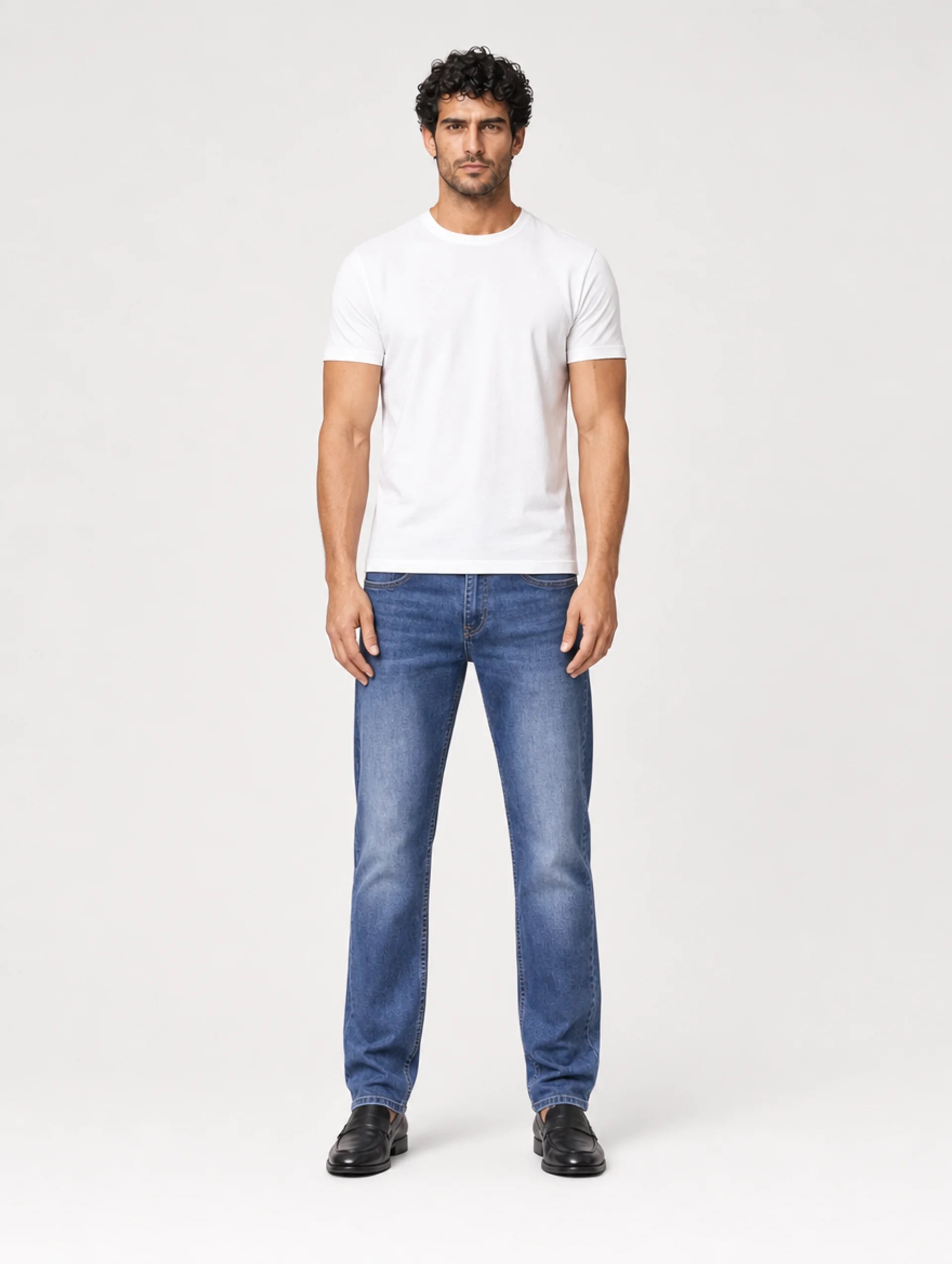 M01 Relaxed Straight